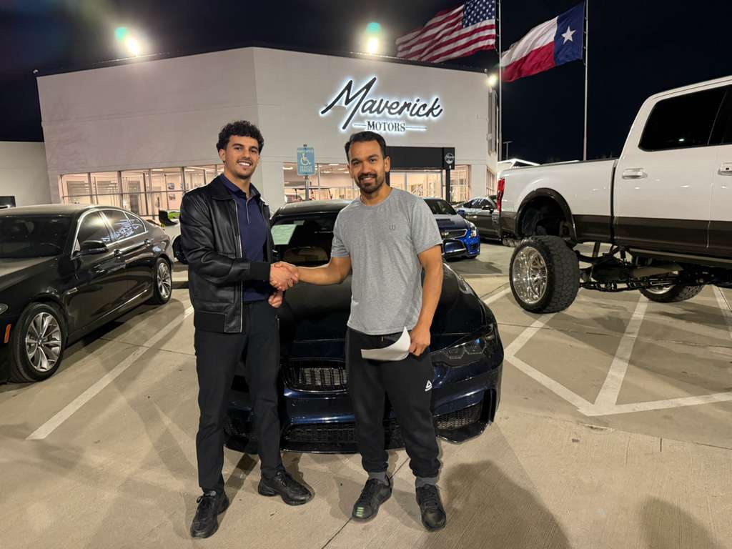 Happy customers at Maverick Motors